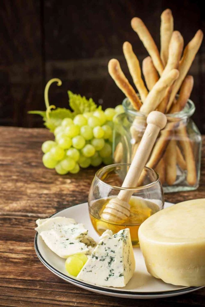 Cheese sticks and grapes