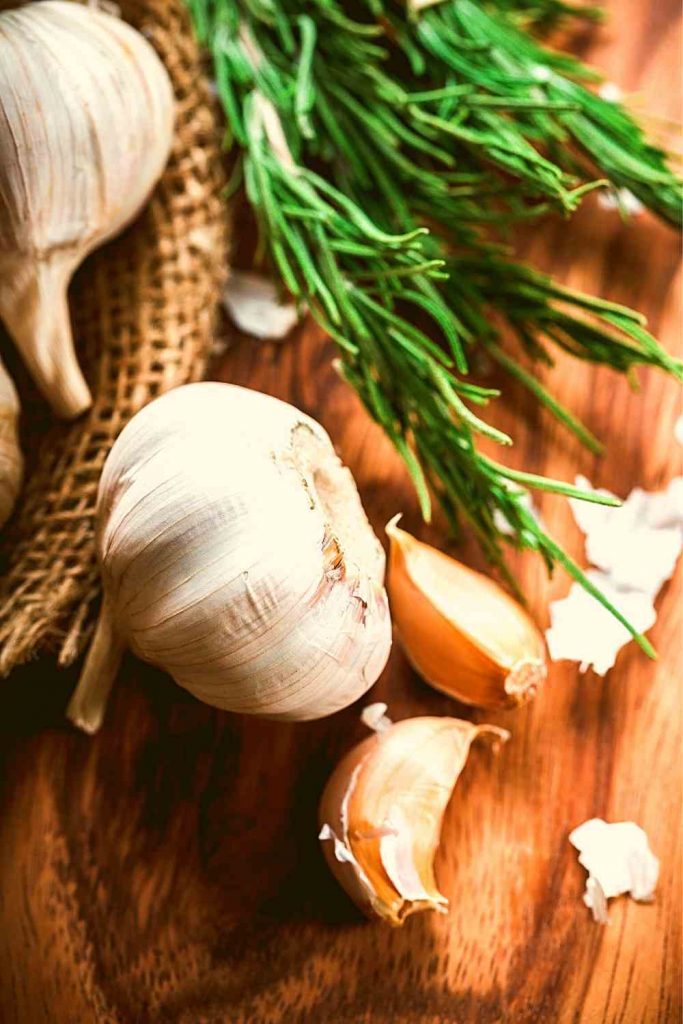 Garlic - Herbs That Can Help You Lose Weight