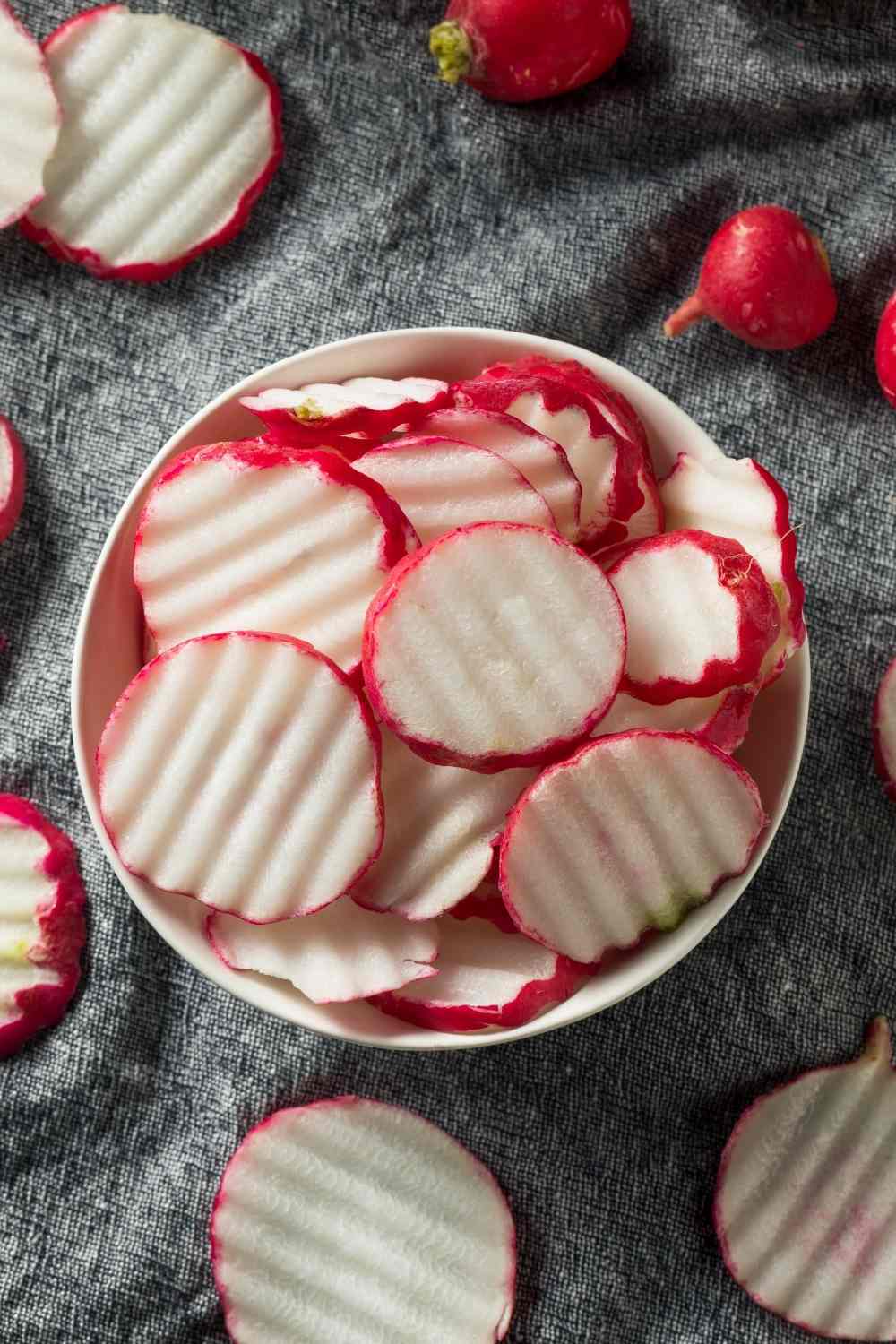 Chips of radish