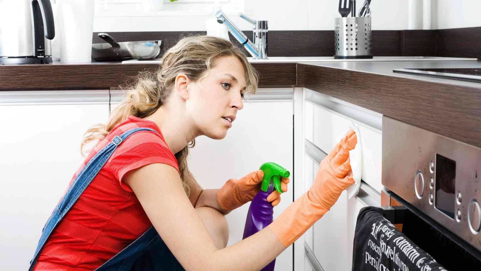 Cleaning Kitchen Cabinets