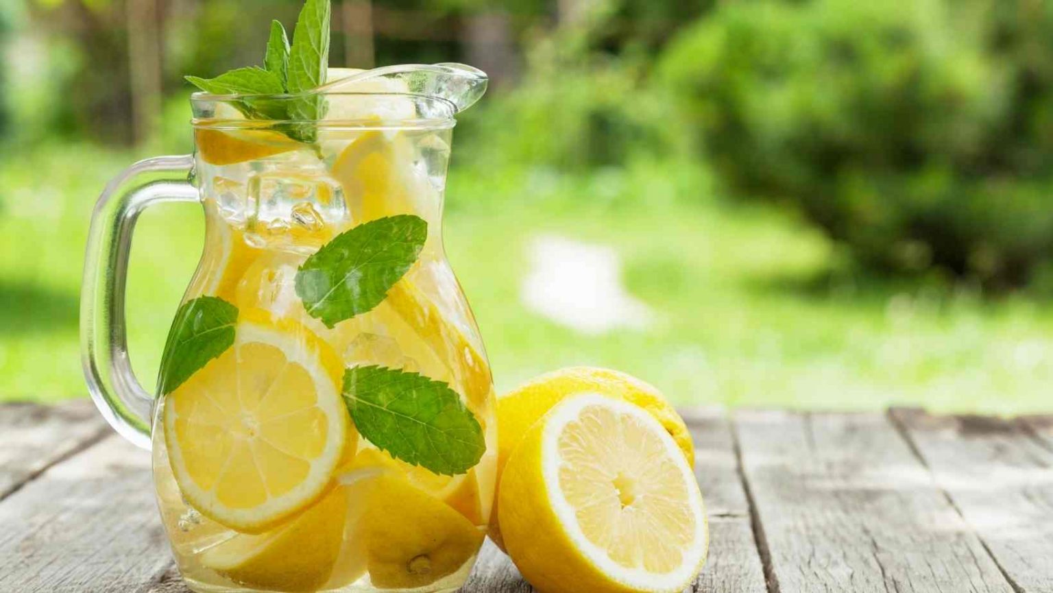 health-benefits-of-lemon-water