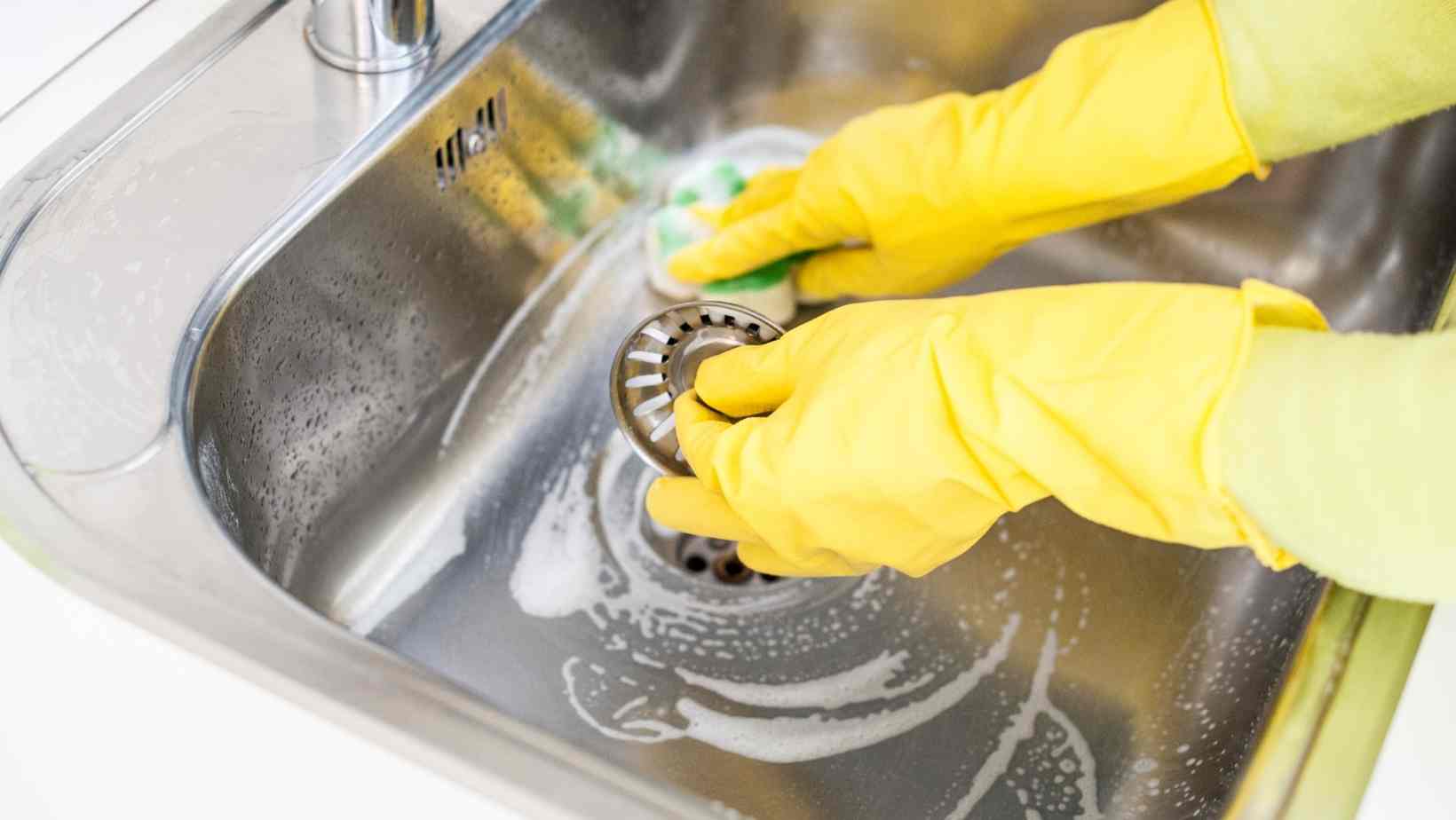 how-to-clean-a-kitchen-sink