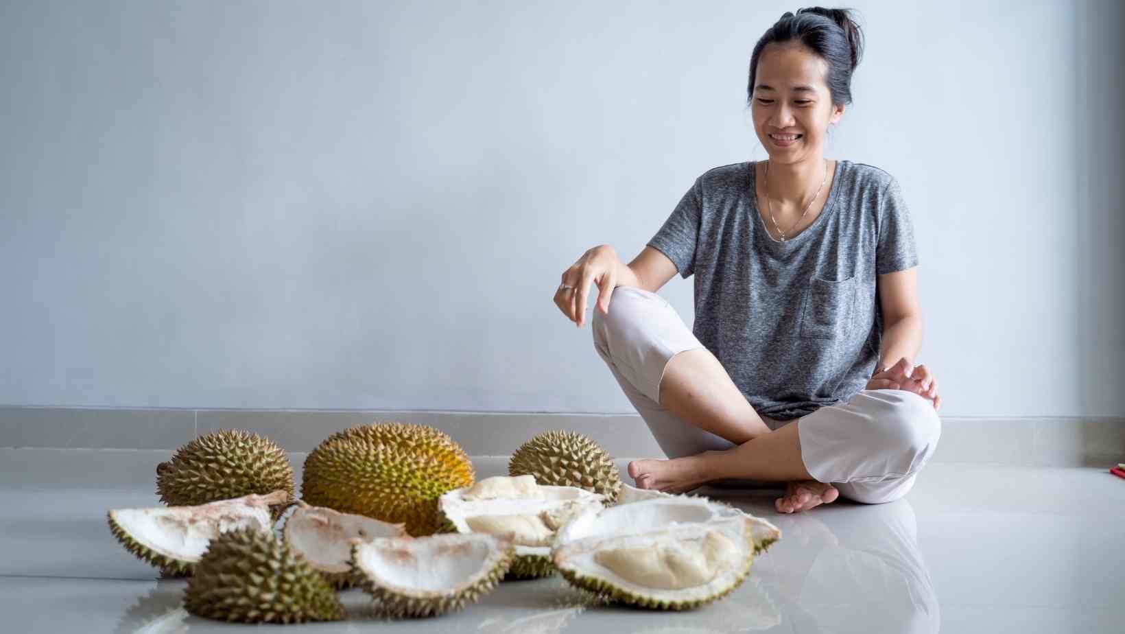 How to Eat Durian