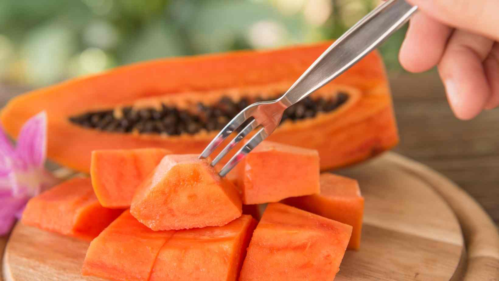 How to Eat Papayas