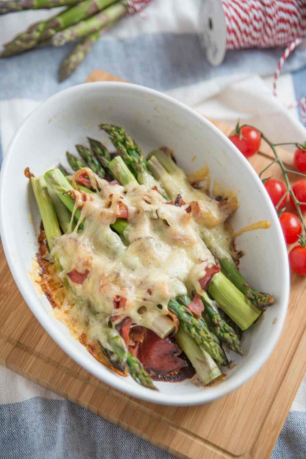 Cheese baked asparagus - Delicious Easter Recipes