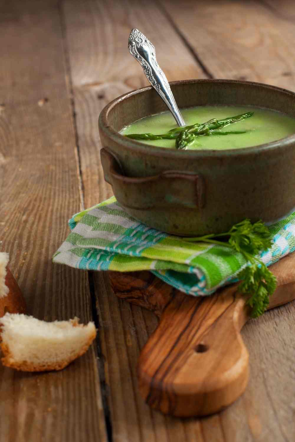 Cream of asparagus soup - Delicious Easter Recipes