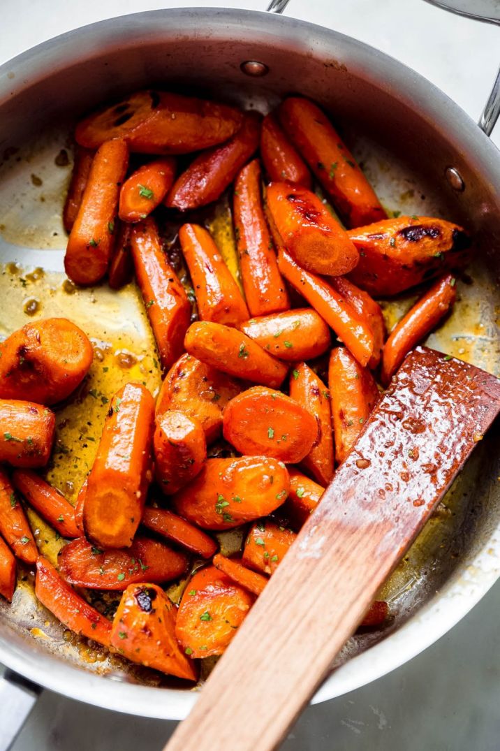 Garlic butter roasted carrots