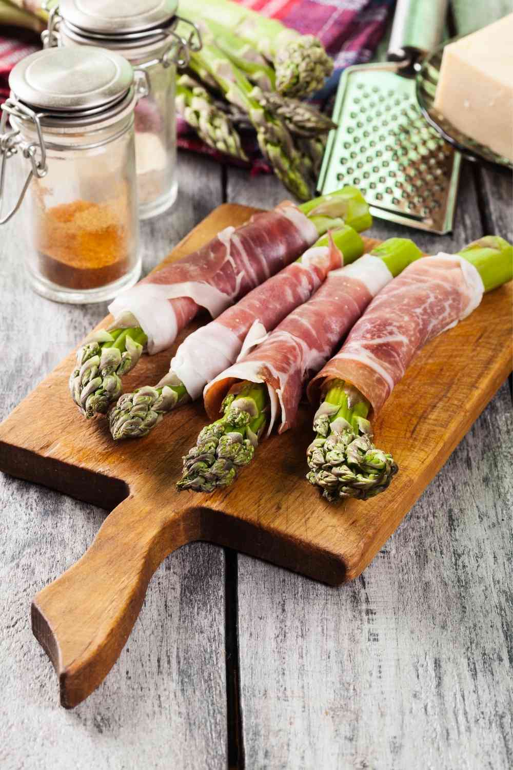 Prosciutto-wrapped asparagus - Delicious Easter Recipes
