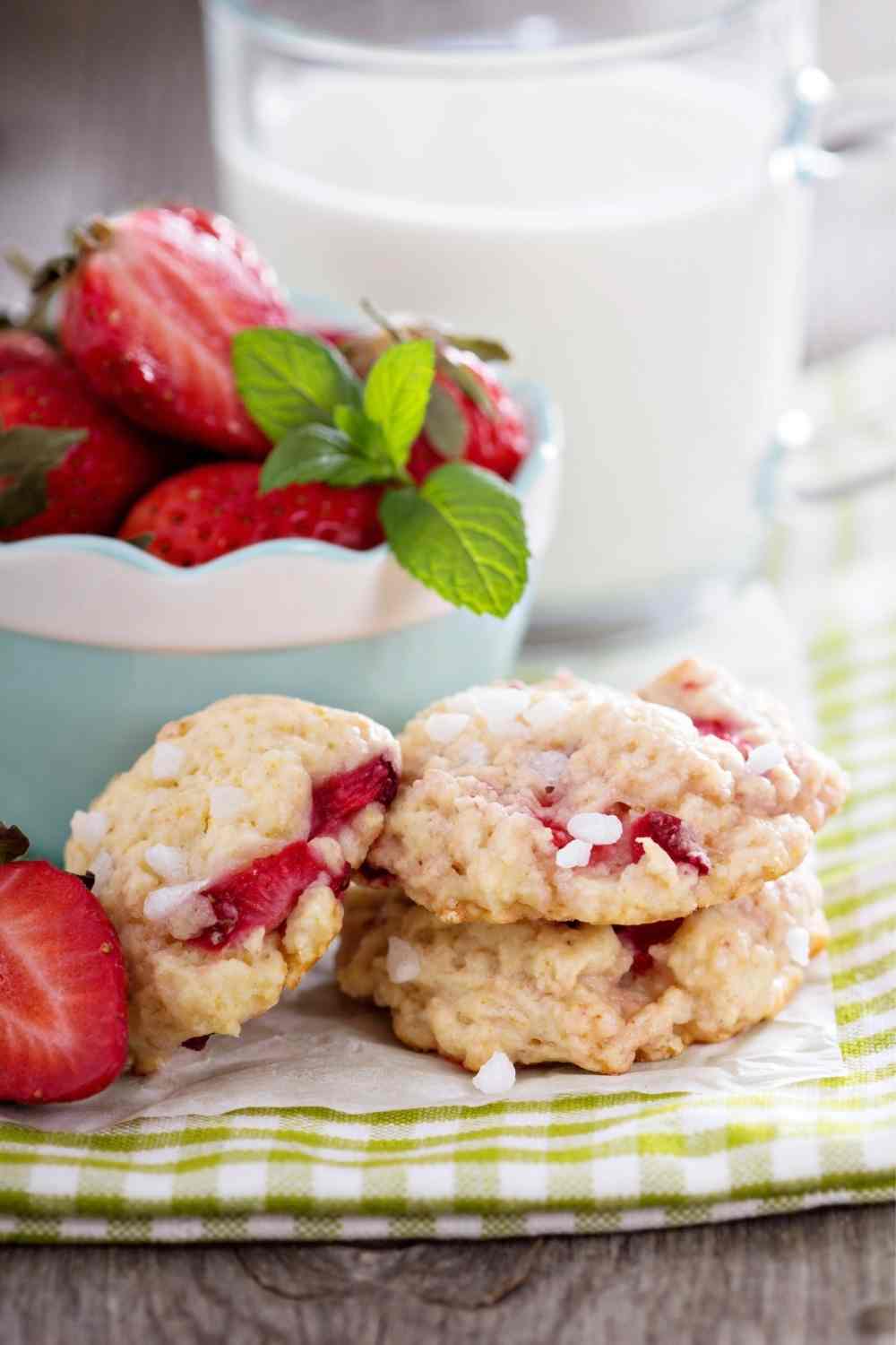 Strawberry and chocolate shortcake cookies