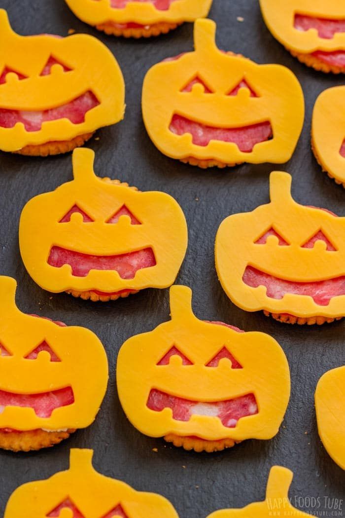 Jack-o'-Lantern Cheese and Crackers