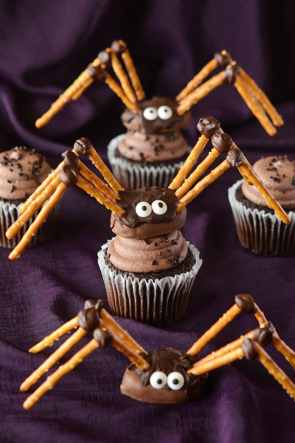 Pretzel Chocolate Spider Cupcakes