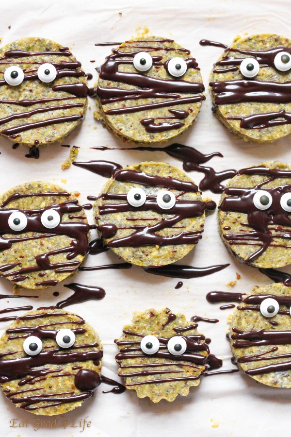 Raw Vegan Halloween Mummy Cookies