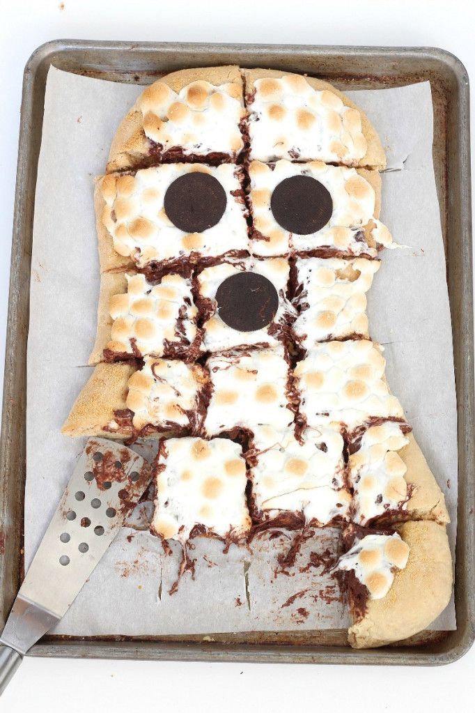 Spooky S'mores Pizza