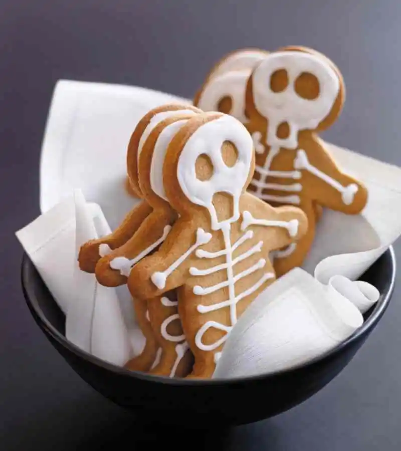 Halloween Gingerbread Skeletons