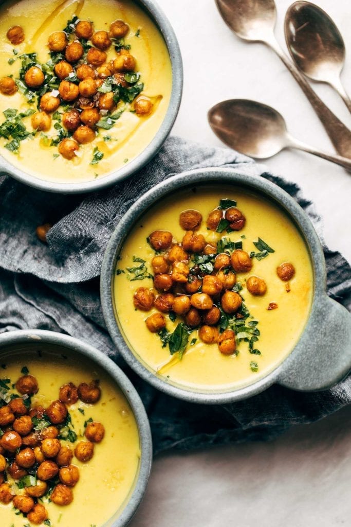 30-Minute Garlic Cauliflower Chowder